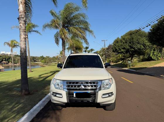 MITSUBISHI PAJERO FULL 3.2 HPE 4X4 16V TURBO INTERCOOLER DIESEL 4P AUTOMÁTICO